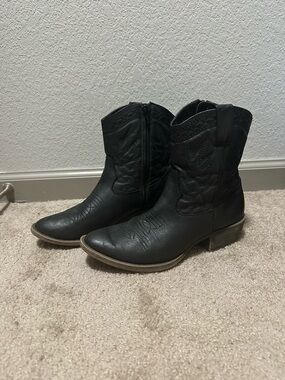 ankle cowboy boots